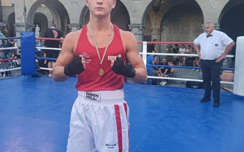 Matteo Jaku vince per ko tecnico alla 2'